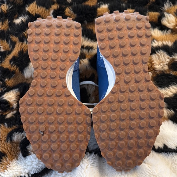 Used New balance Blue Sneakers with White Accents - Picture 3 of 5